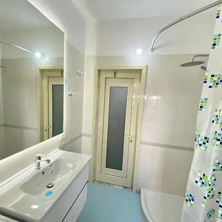 Sea View Apartment *